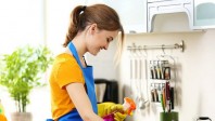 Giúp việc nhà ở lại